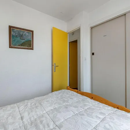 Seaside Family In Apartment *